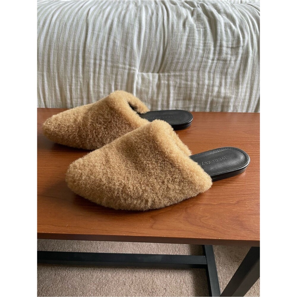 Jenni Kayne Shearling Slip on Mules Size 39 / 9 Natural Tan Beige Flat Pointed